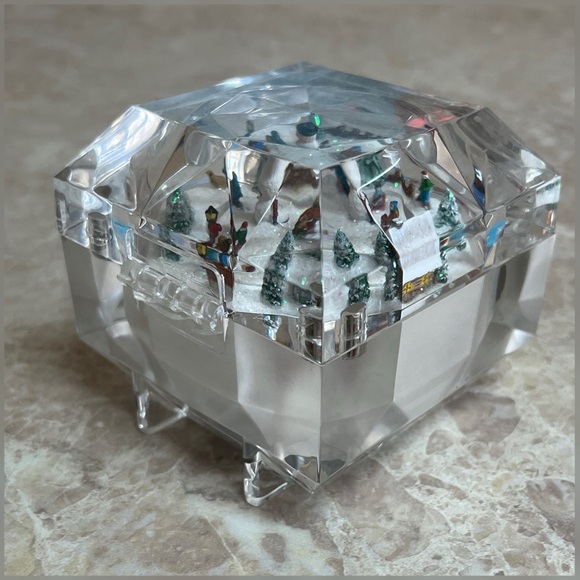 Thomas Kinkade 2009 Limited Edition Winter Wonderland Small Music Box - Picture 10 of 13